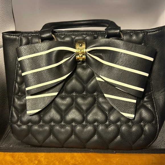 Betsy Johnson, adorable handbag, black with black & white bow. New without tags. - Picture 1 of 8